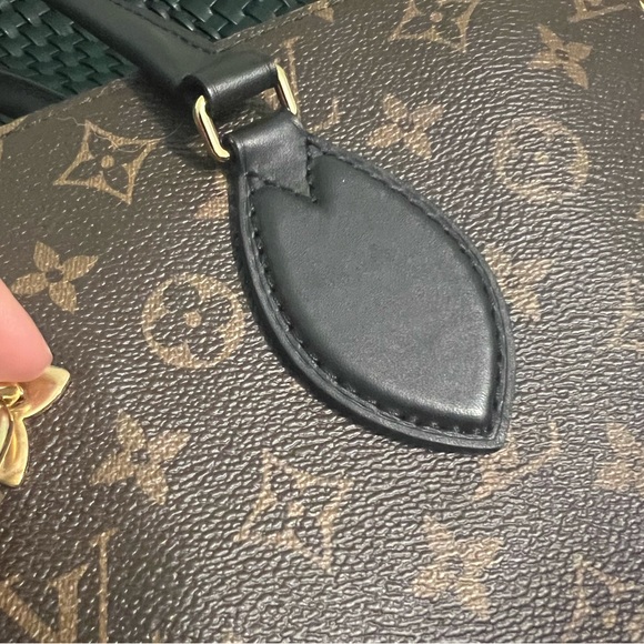 Louis Vuitton Monogram Flower Zipped Tote MM Black - Picture 5 of 16